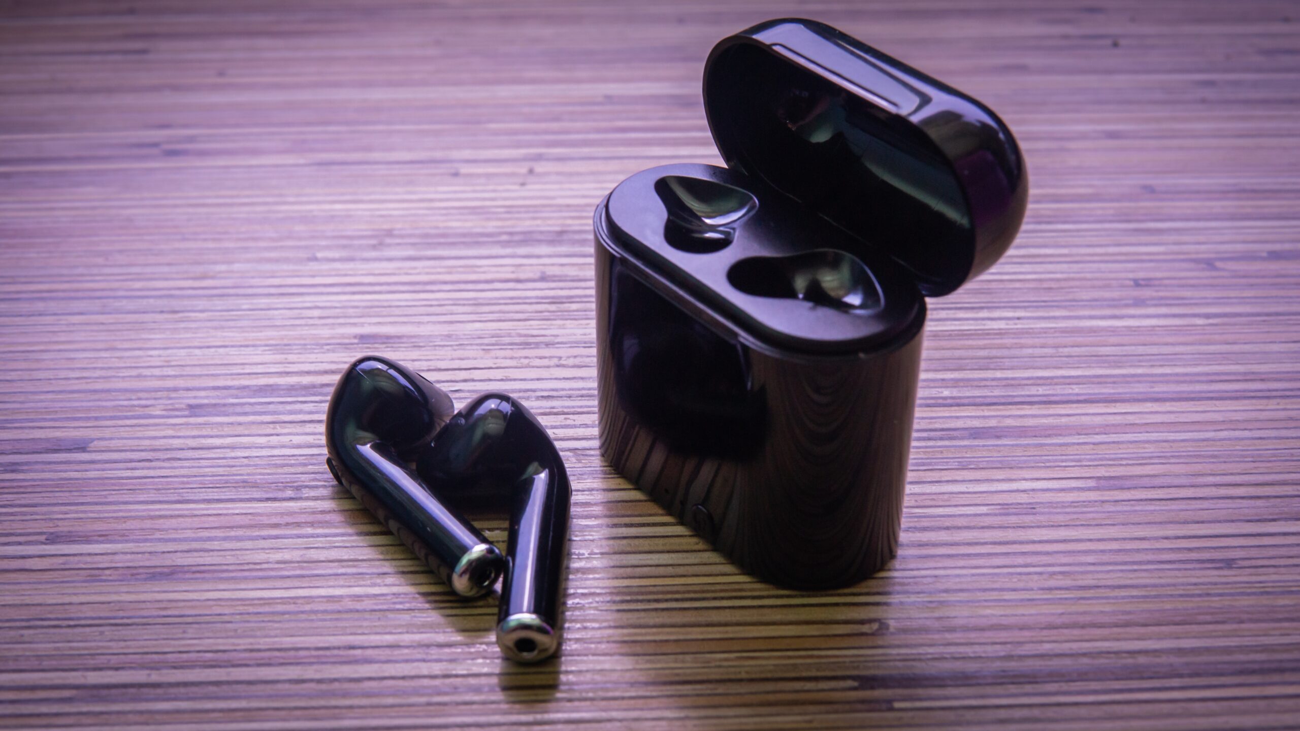 Bluetooth-Earphones-Thefabweb.com